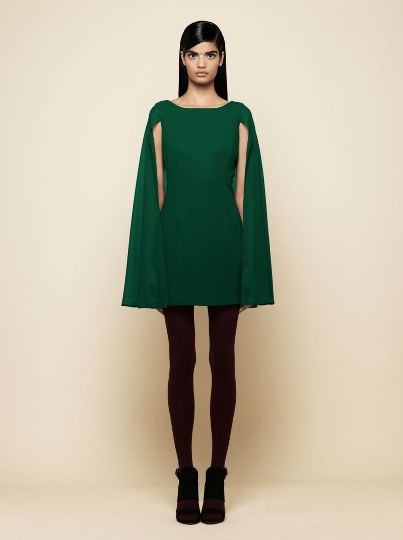 vestido de fiesta corto verde con capa